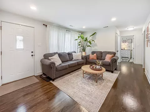 Entry Way - 8538 45th St, Lyons, IL 60534 photo 1 of 4