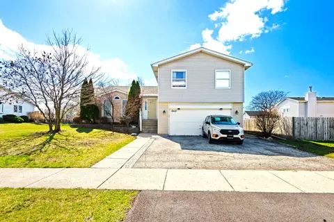 649 Hiawatha Dr, Carol Stream, IL 60188