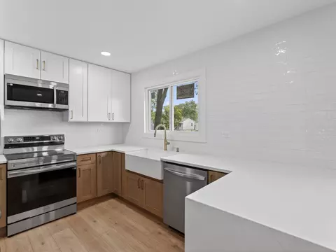 Kitchen - 906 E Babcock Ave, Addison, IL 60101 photo 4 of 5