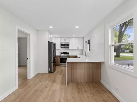 Kitchen - 906 E Babcock Ave, Addison, IL 60101 photo 1 of 5