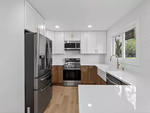Kitchen - 906 E Babcock Ave, Addison, IL 60101 photo 3 of 5