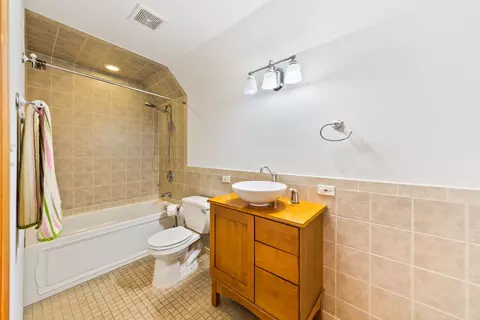Bath - 26961 S Sylvan Ln, Monee, IL 60449 photo 4 of 5