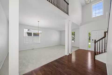 Living - 6065 Irene Dr, Hoffman Estates, IL 60192 photo 1 of 6