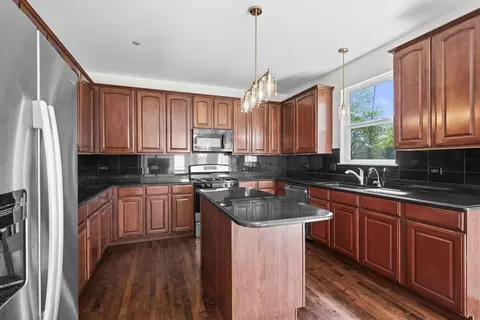 Kitchen - 6065 Irene Dr, Hoffman Estates, IL 60192 photo 2 of 4