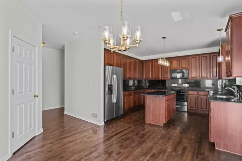Kitchen - 6065 Irene Dr, Hoffman Estates, IL 60192 photo 3 of 4