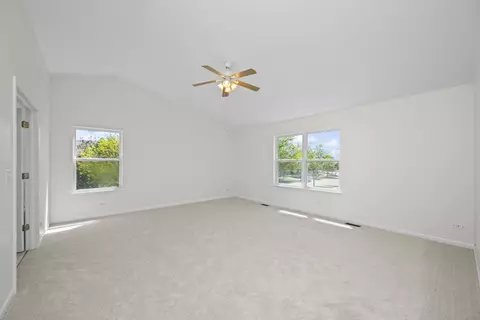 Bedroom - 6065 Irene Dr, Hoffman Estates, IL 60192 photo 2 of 7