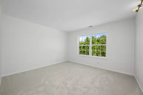 Bedroom - 6065 Irene Dr, Hoffman Estates, IL 60192 photo 6 of 7