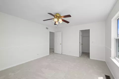 Bedroom - 6065 Irene Dr, Hoffman Estates, IL 60192 photo 3 of 7