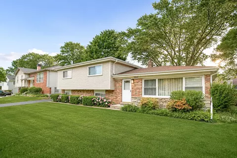 554 Patton Dr, Buffalo Grove, IL 60089