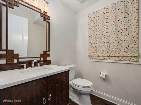 Bath - 1456 S Emerald Ave, Chicago, IL 60607 photo 1 of 5