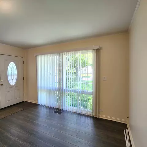 193 E Dennis Rd, Wheeling, IL 60090 photo 2