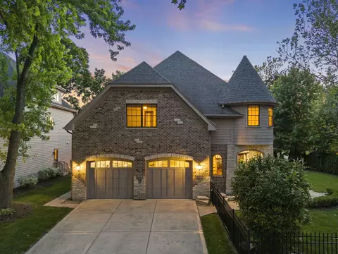 Exterior - 605 Thornwood Dr, Naperville, IL 60540 photo 2 of 5