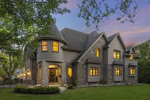 Exterior - 605 Thornwood Dr, Naperville, IL 60540 photo 3 of 5
