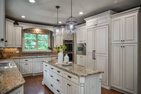 Kitchen - 605 Thornwood Dr, Naperville, IL 60540 photo 2 of 6