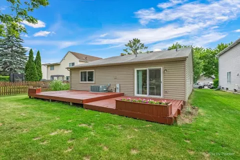 Exterior - 765 Thorndale Dr, Elgin, IL 60120 photo 6 of 7