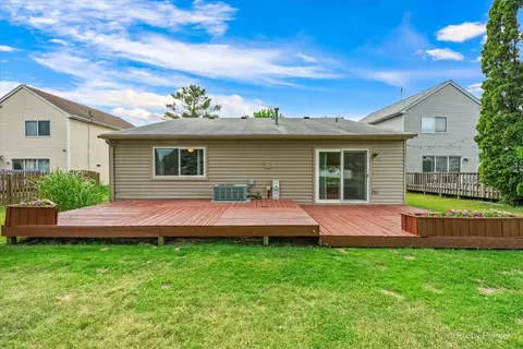 Exterior - 765 Thorndale Dr, Elgin, IL 60120 photo 5 of 7