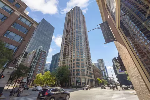 400 N Lasalle St #1709, Chicago, IL 60654