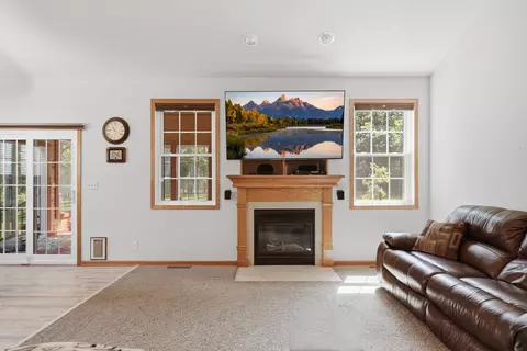 Living - 1676 Overlook Dr, Dixon, IL 61021 photo 1 of 2