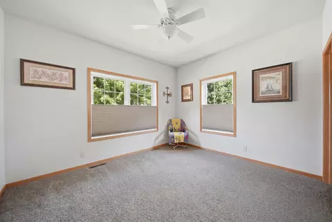 Bedroom - 1676 Overlook Dr, Dixon, IL 61021 photo 3 of 4