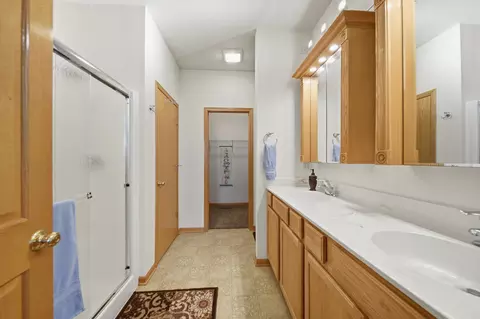 Bath - 1676 Overlook Dr, Dixon, IL 61021 photo 1 of 4