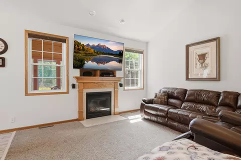 Living - 1676 Overlook Dr, Dixon, IL 61021 photo 2 of 2