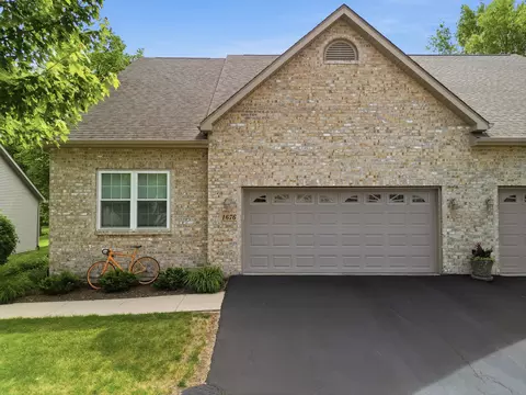 Exterior - 1676 Overlook Dr, Dixon, IL 61021 photo 2 of 7