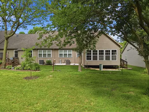 Exterior - 1676 Overlook Dr, Dixon, IL 61021 photo 4 of 7