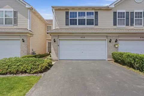 434 Windham Cove Dr, Crystal Lake, IL 60014