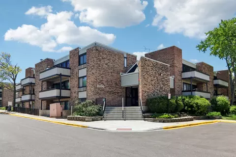 1806 Hemlock Pl #303, Schaumburg, IL 60173