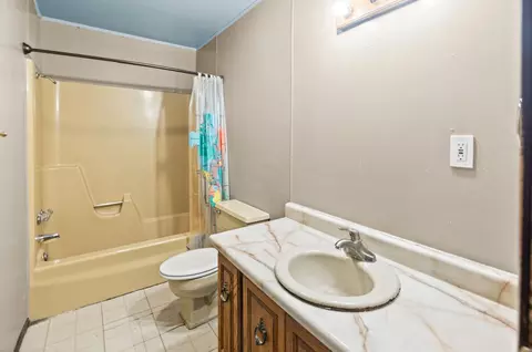 Bath - 6 Edgebrook St, Centralia, IL 62801 photo 1 of 1