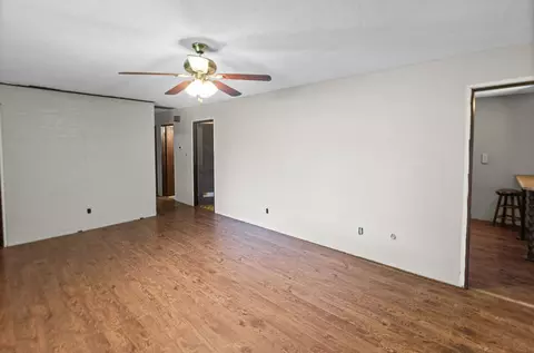 Living - 6 Edgebrook St, Centralia, IL 62801 photo 4 of 4
