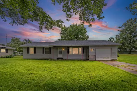 6 Edgebrook St, Centralia, IL 62801