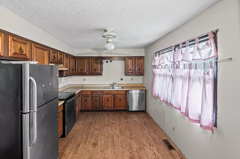 Kitchen - 6 Edgebrook St, Centralia, IL 62801 photo 1 of 3