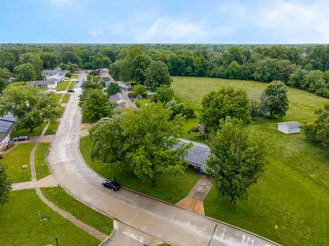 View/Area - 6 Edgebrook St, Centralia, IL 62801 photo 1 of 6