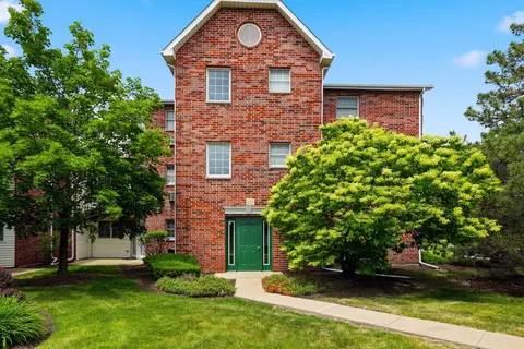 330 Leah Ln #3B, Woodstock, IL 60098