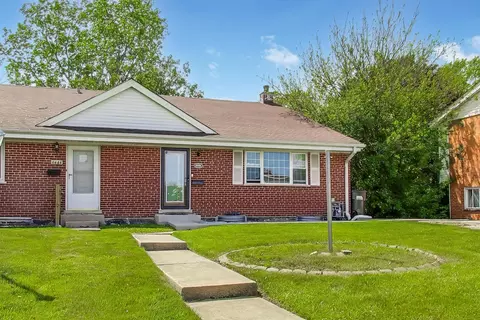 9448 N Oak Ave, Des Plaines, IL 60016