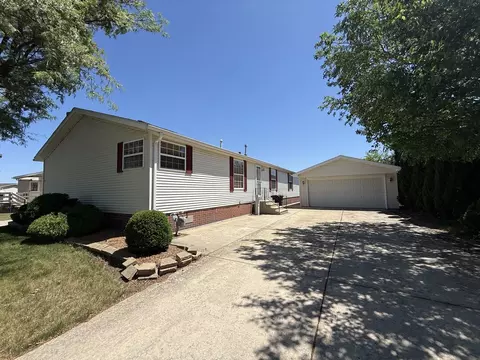 923 Apple Ln, Manteno, IL 60950
