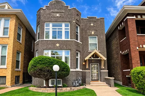6733 S Maplewood Ave, Chicago, IL 60629