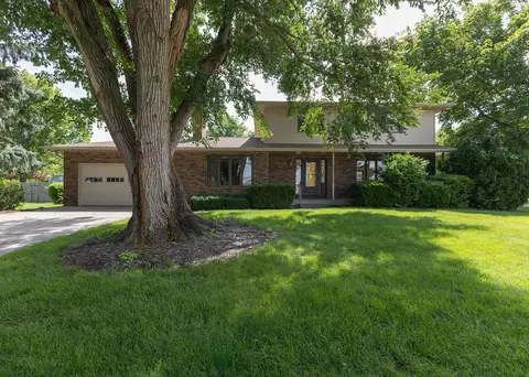 740 Hickory Dr, Geneseo, IL 61254