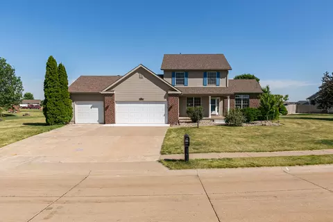 11 Jacob Dr, Eldridge, IA 52748