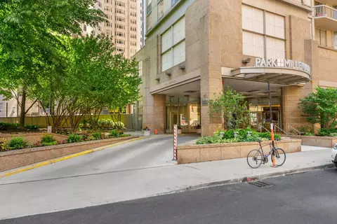 222 N Columbus Dr #2207, Chicago, IL 60601
