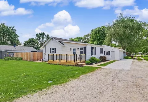 305 S 1st St, Tolono, IL 61880