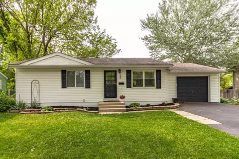 689 Laurel Ave, Wauconda, IL 60084
