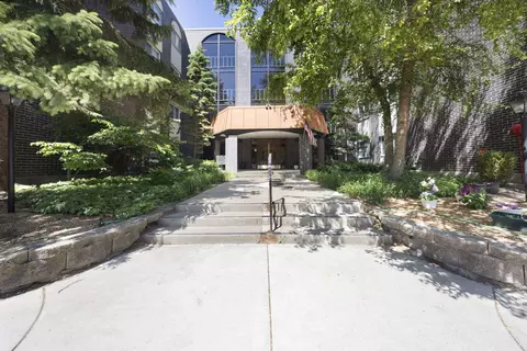 9530 Lamon Ave #401, Skokie, IL 60077