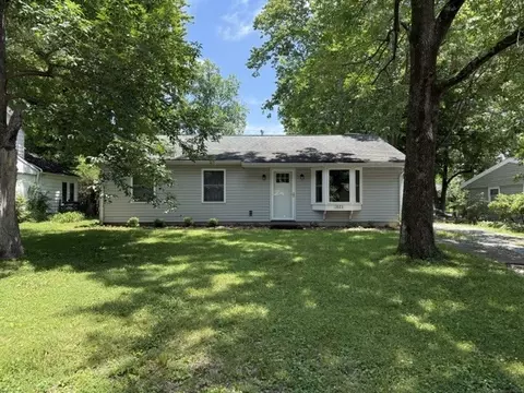1023 W Laurel St, Carbondale, IL 62901