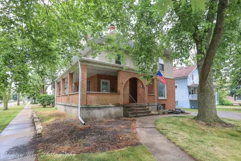 131 S 7th St, Dekalb, IL 60115