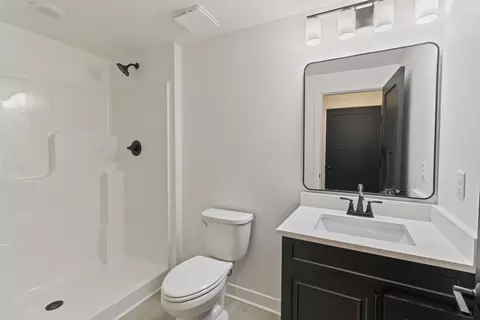 Bath - 1417 N Linden St, Normal, IL 61761 photo 3 of 4