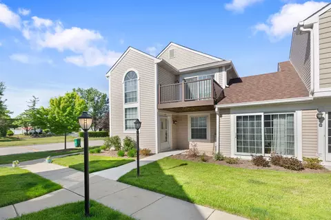 401 Le Parc Cir, Buffalo Grove, IL 60089