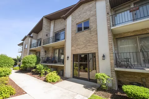 9830 Nashville Ave #6, Chicago Ridge, IL 60415