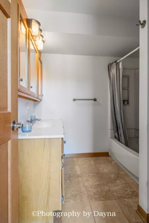 Bath - 2640 E 3660 South Rd, Kankakee, IL 60901 photo 1 of 2